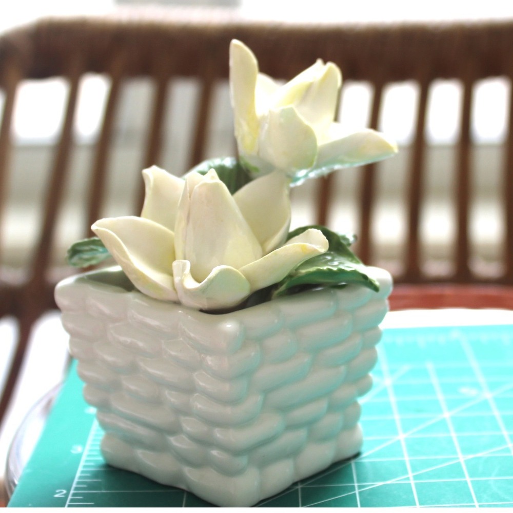 Radnor Bone China Figurine White Flowers‎ Green Leaves Basket Staffordshire - Picture 14 of 14